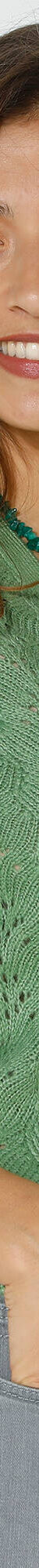 Gilet col V, maille ajourée (vert) Gilet col V, maille ajourée (vert)